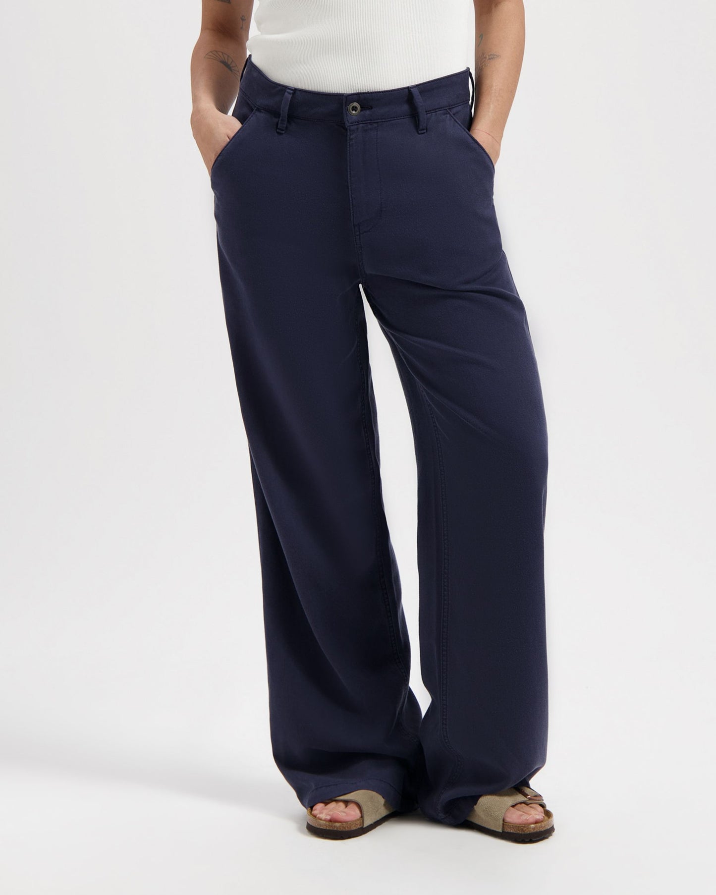 Kuyichi Thalia Chino aus Lyocell und Bio-Baumwolle