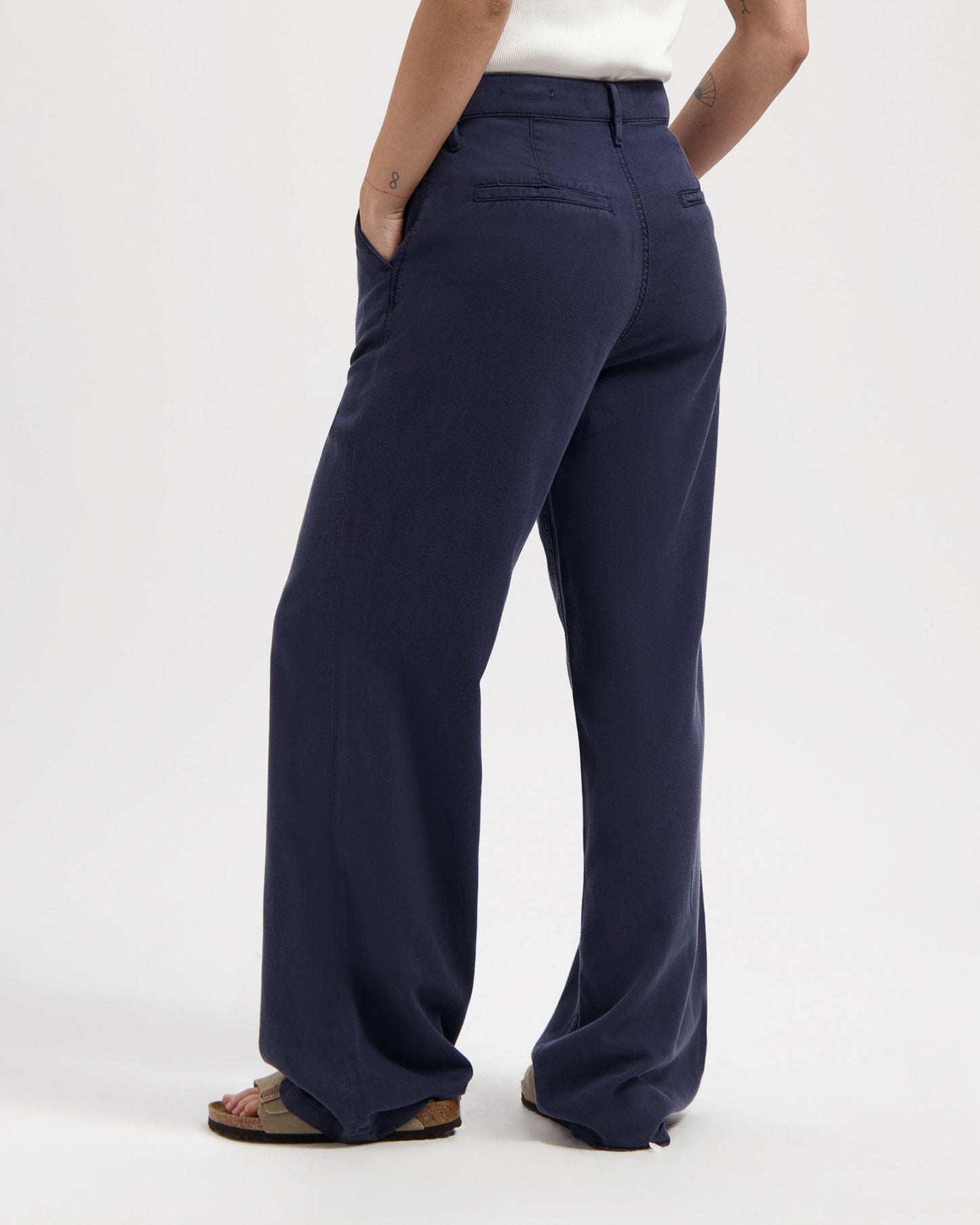 Kuyichi Thalia Chino aus Lyocell und Bio-Baumwolle