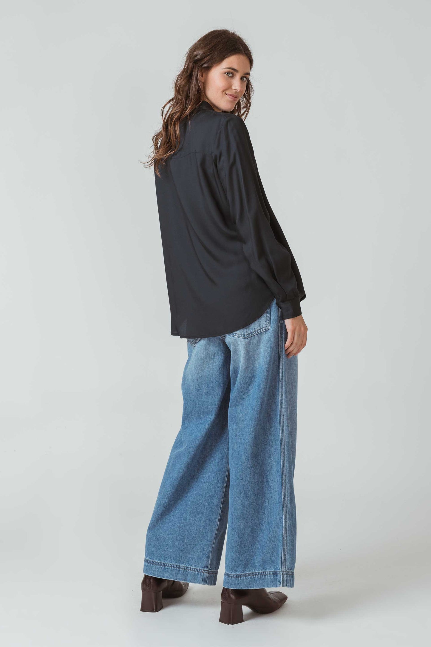 SKFK ASUNE Klassische Bluse in Schwarz