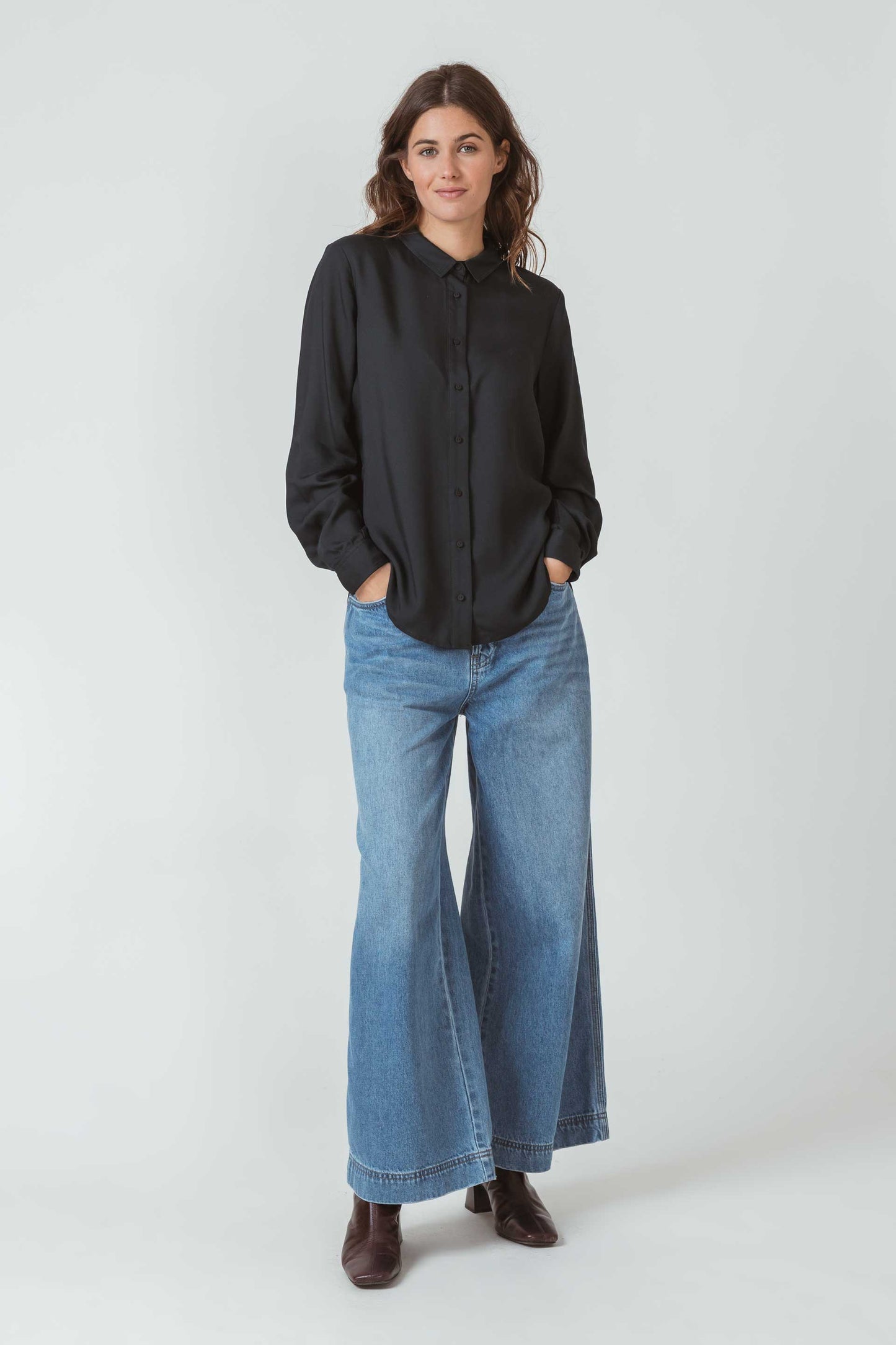 SKFK ASUNE Klassische Bluse in Schwarz