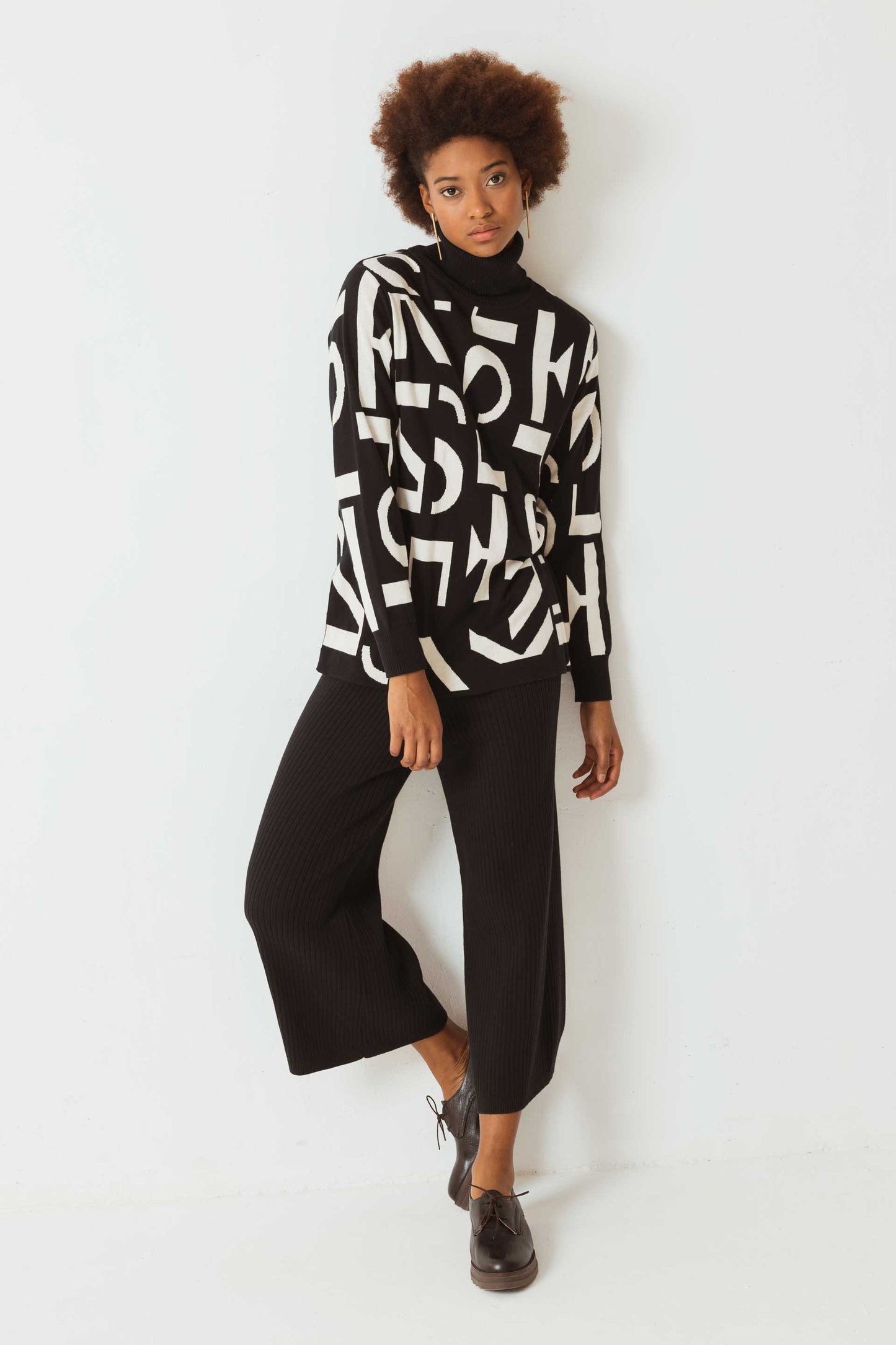 SKFK GAI Weite Rippenstrickhose aus GOTS- und Fairtrade®-zertifizierter Bio-Baumwolle. Schwarz