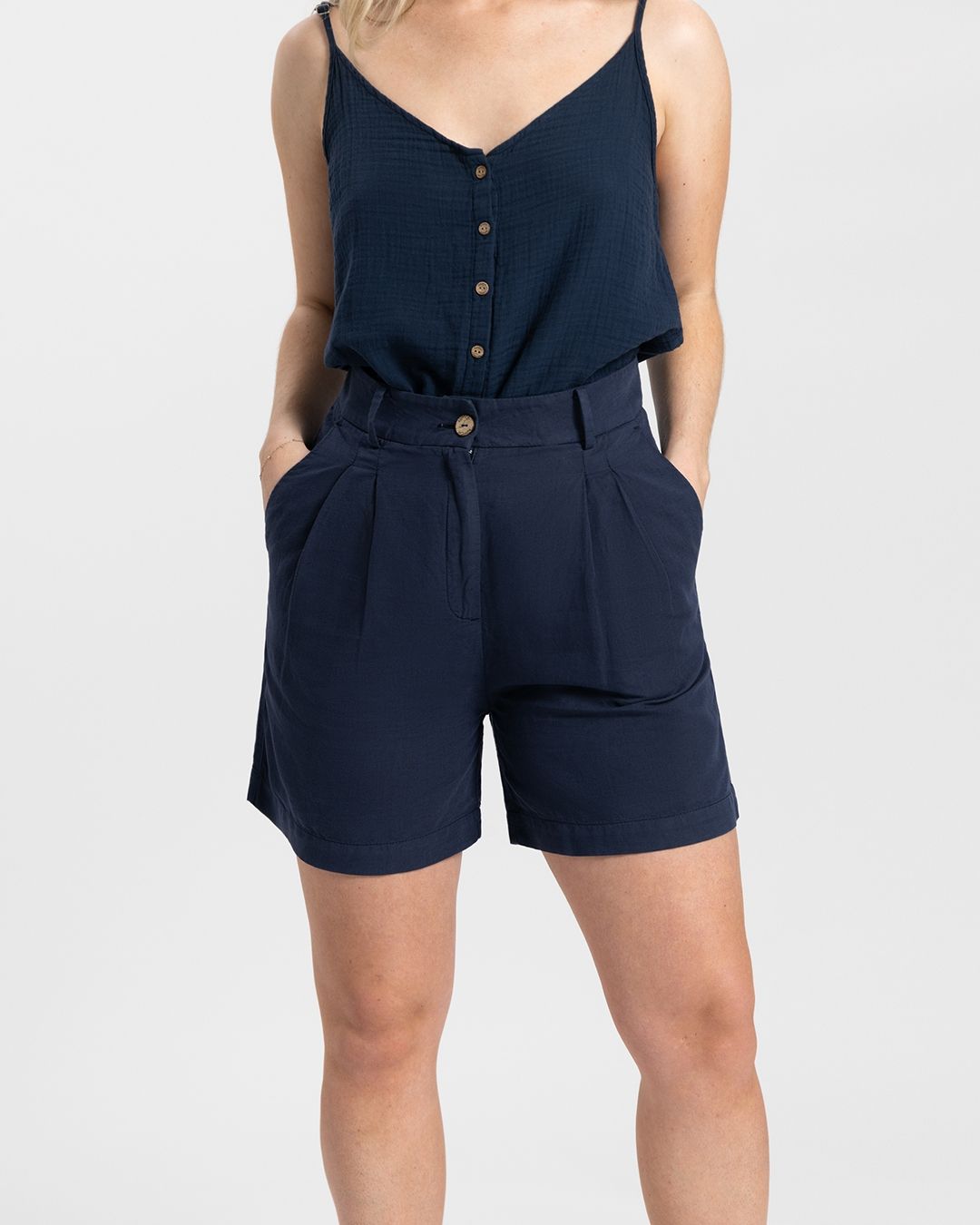 Kuyichi Sofia Shorts kuze Hose für Damen aus Bio-Baumwolle und Leinen
