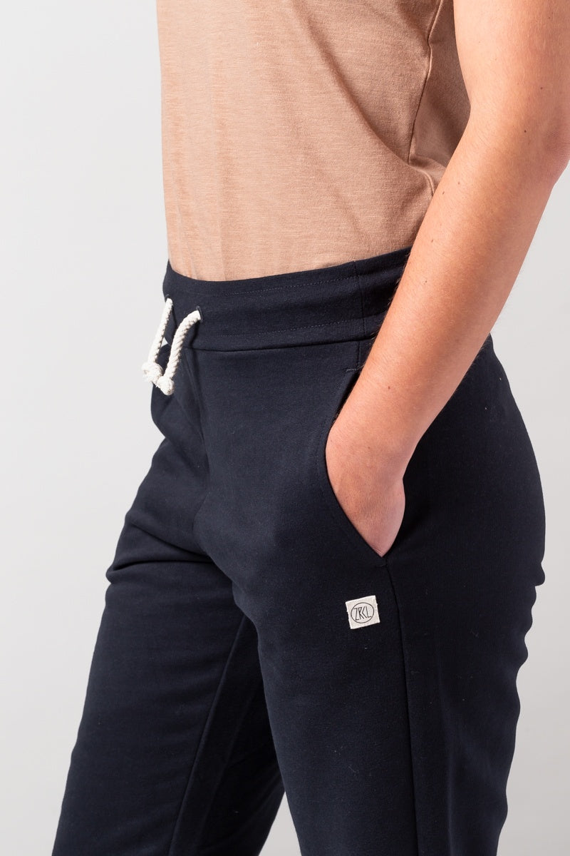 ZRCL Unisex-Trainerhose aus Biobaumwolle (Trainer Pant Black)