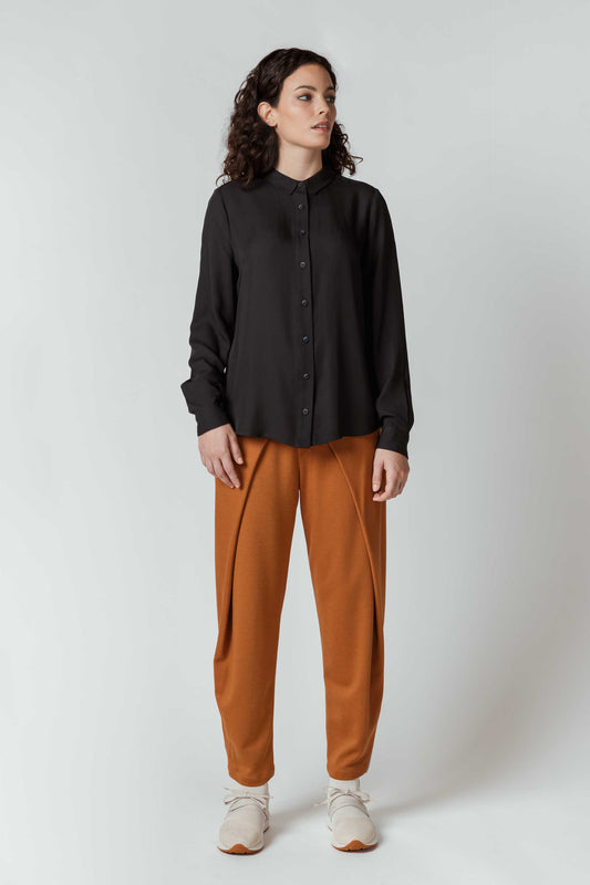 SKFK ASUNE Klassisches Damen-Hemd aus Bio-Baumwolle und Viskose