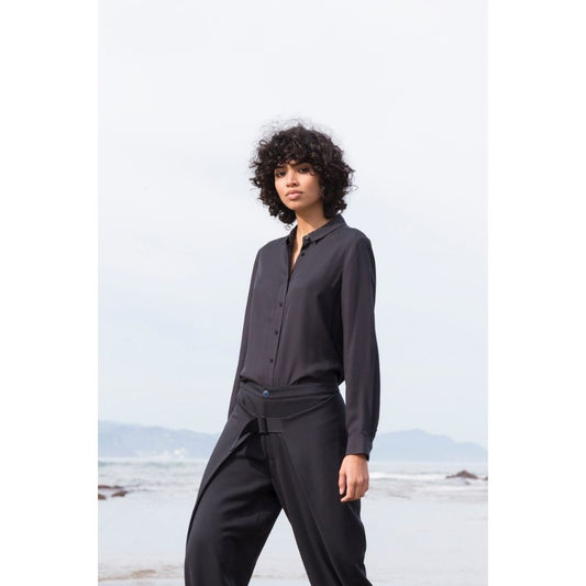 SKFK ASUNE Klassisches Damen-Hemd aus Bio-Baumwolle und Viskose