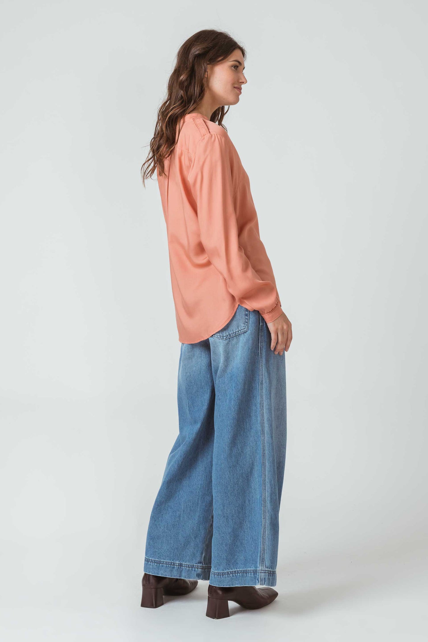 SKFK AZI Bluse mit femininen tunesischen Kragen, Coral