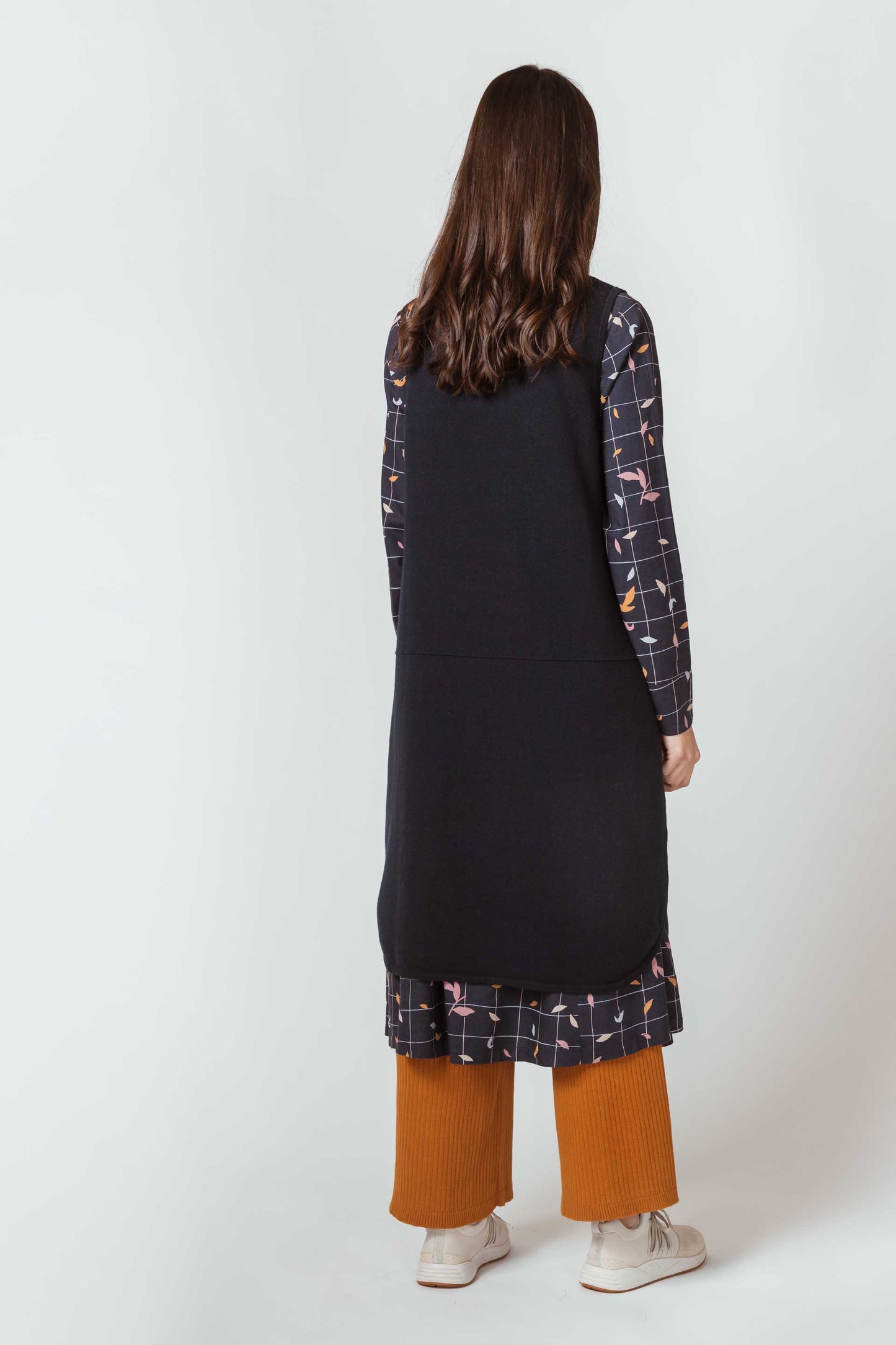 SKFK ERROXALI Ärmelloser Pullover mit hohem Halsausschnitt, aus glatter Bio-Baumwolle