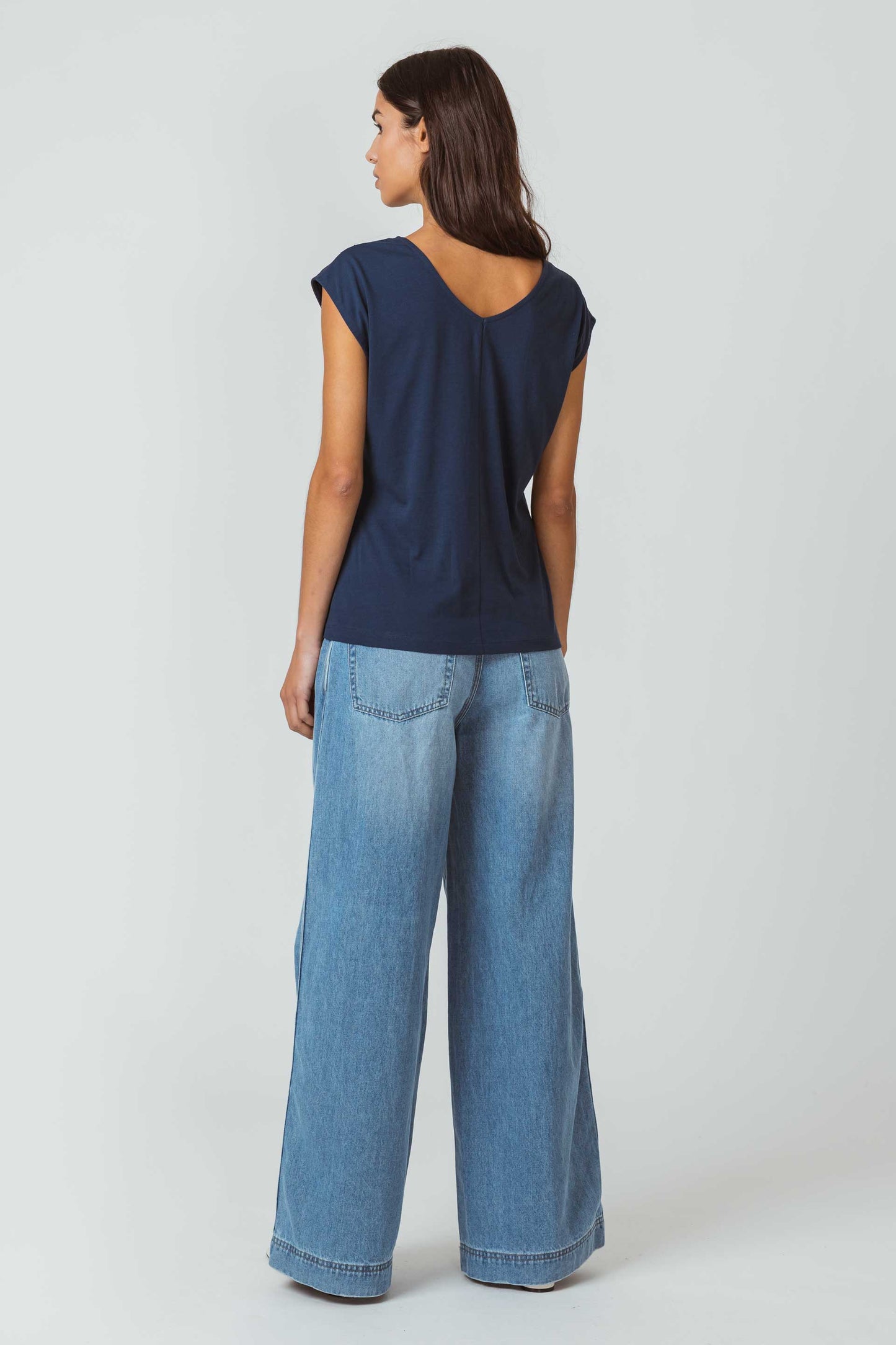 SKFK AMARITA Ärmelloses Oberteil mit V-Ausschnitt aus biologischer und recycelter Baumwolle (Women T-Shirt Navy)
