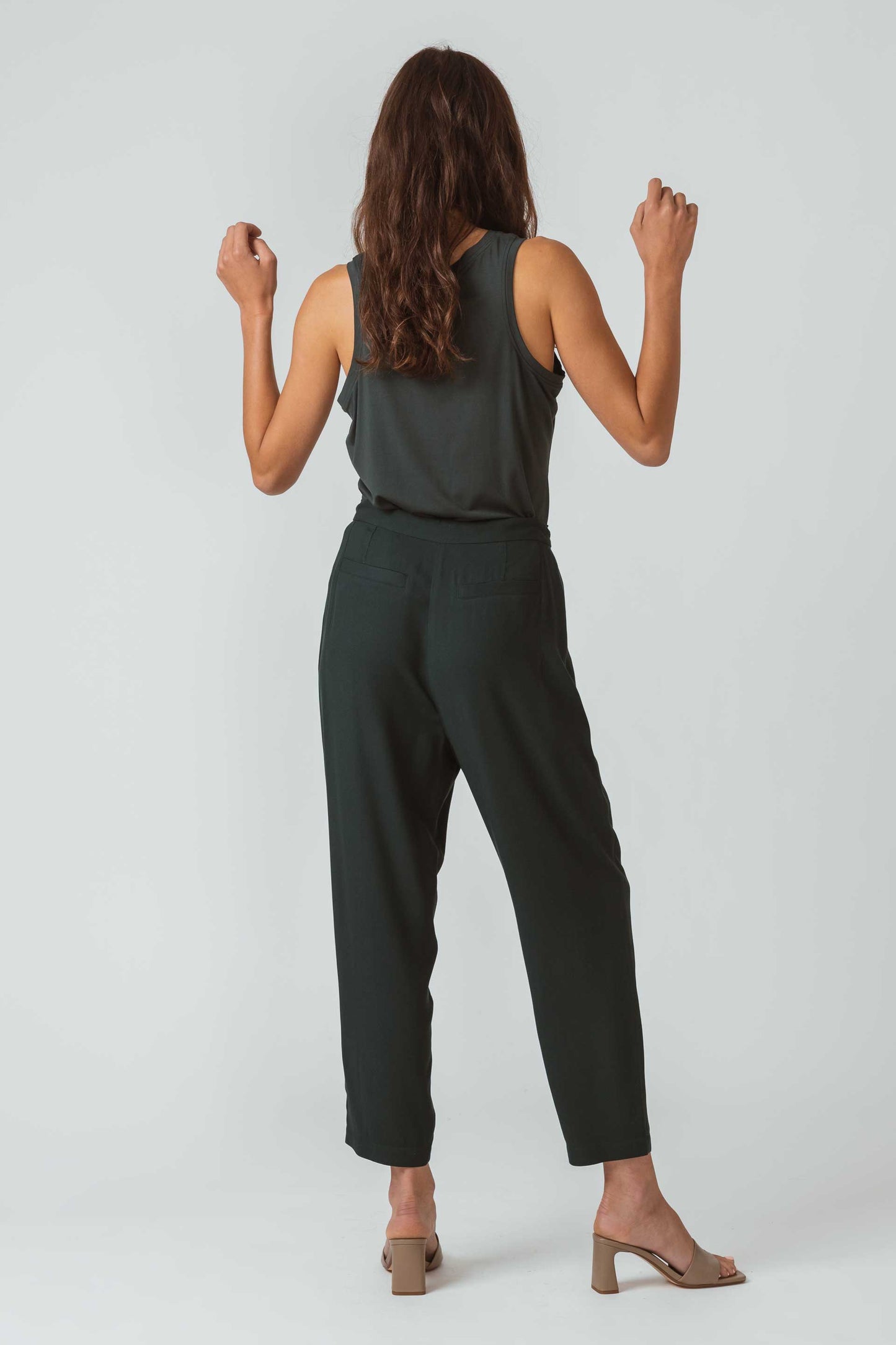 SKFK ALBIA Chino-Hose mit elastischem Bund und Eingrifftaschen (Women Trouser Dark Green)