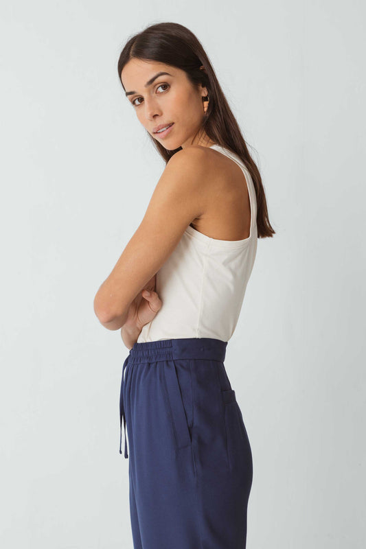 SKFK ALBIA Chino-Hose, Seitentaschen und fliessendes Kreppgewebe (Navy)