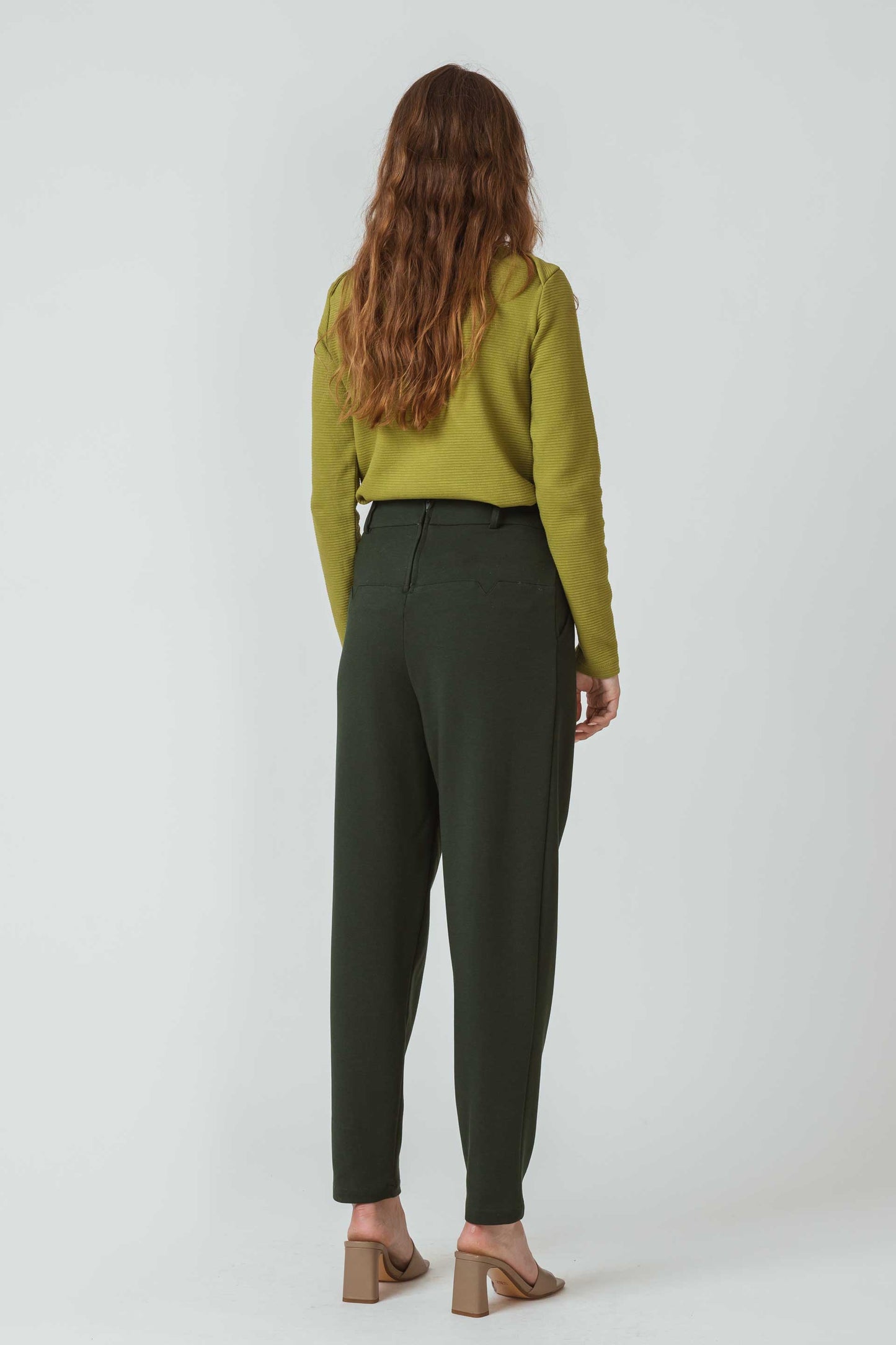 SKFK EZAMA Karottenhose aus bequemen Stretch-Stoff. Dunkelgrün