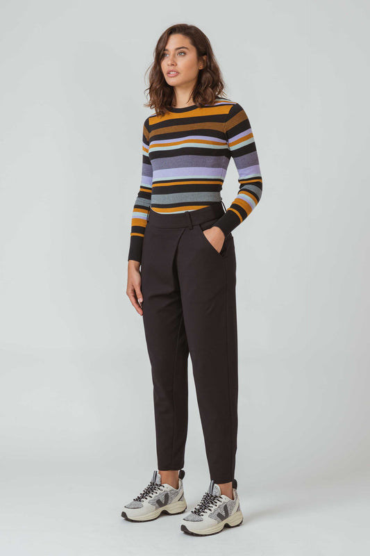 SKFK EZAMA Karottenhose aus bequemem Stretch-Stoff. Schwarz