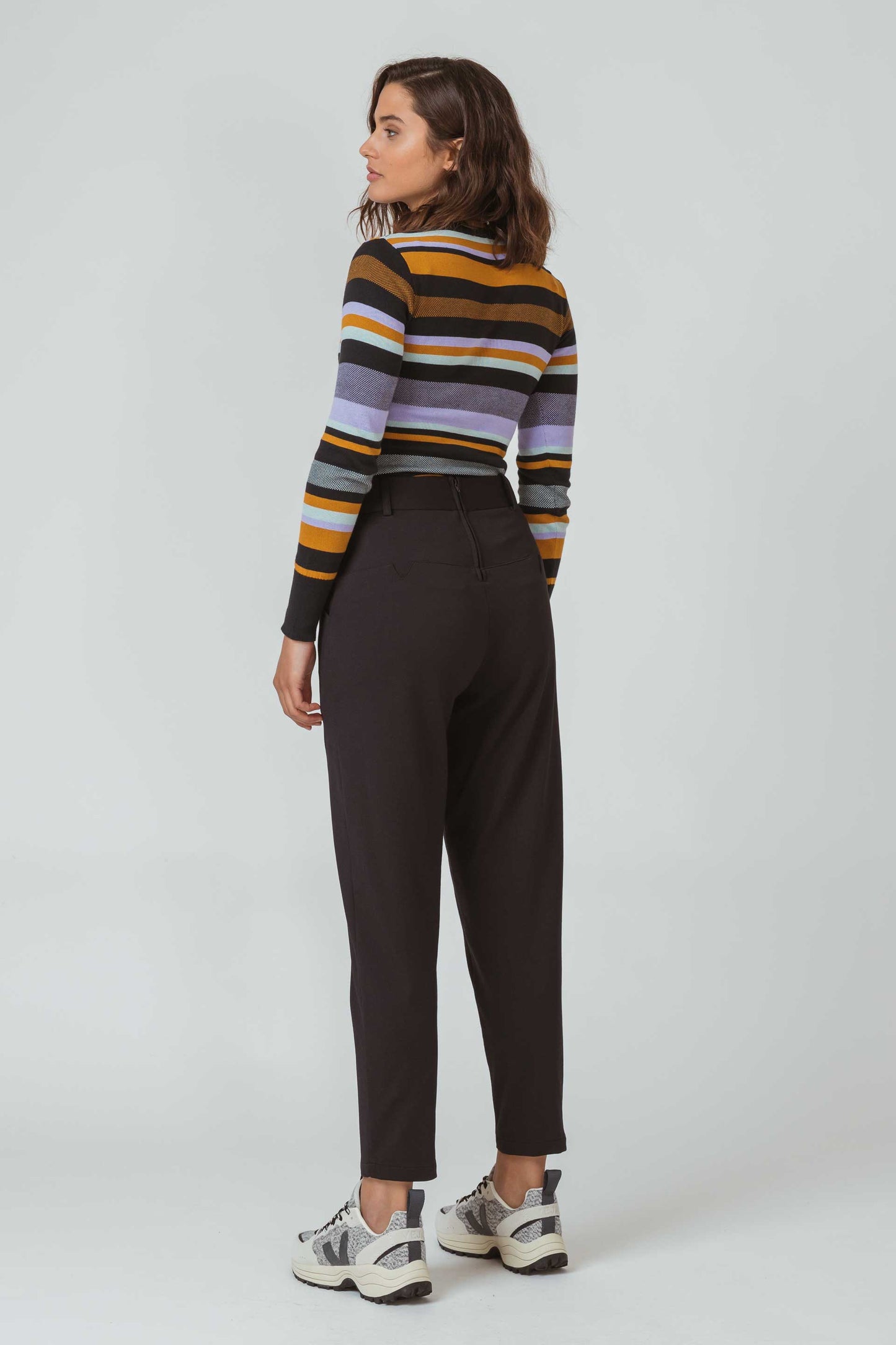 SKFK EZAMA Karottenhose aus bequemem Stretch-Stoff. Schwarz