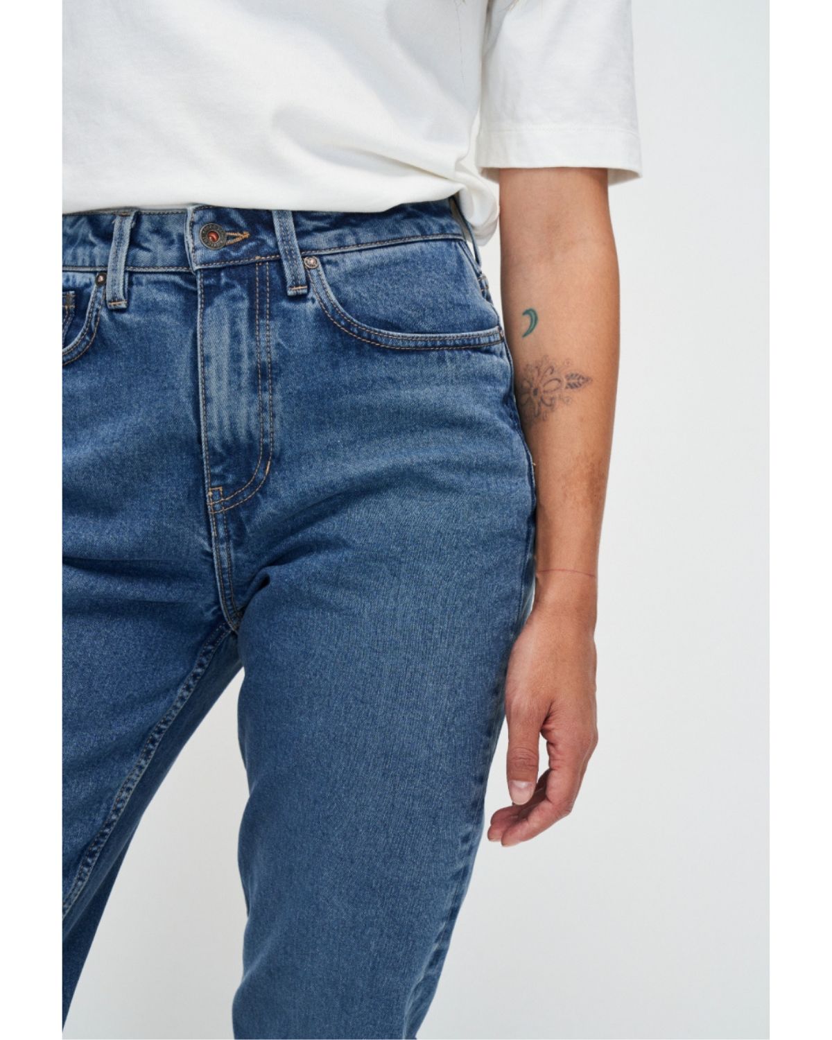 Kuyichi Nora Loose Tapered Worn Indigo Jeans für Damen