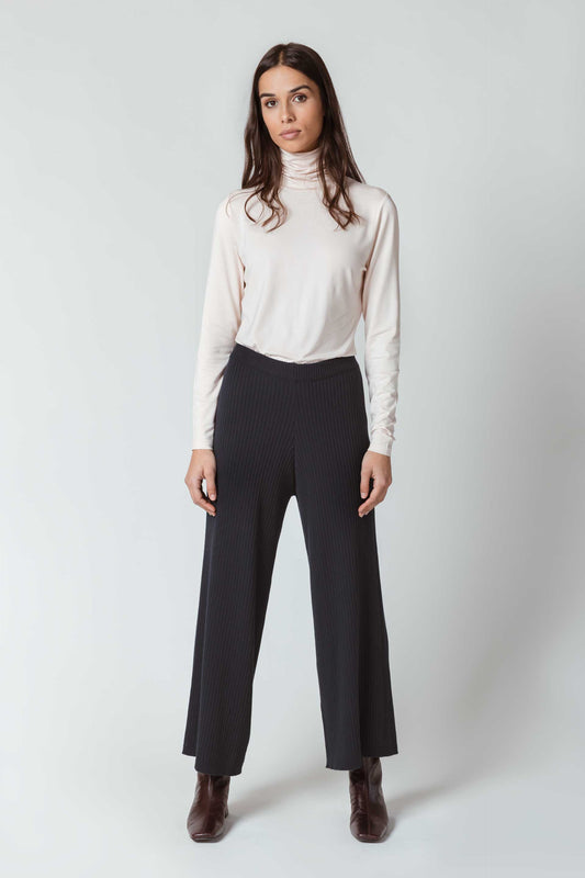 SKFK GAI Schlaghose aus Bio-Baumwollstrick mit elastischem Bund. Dunkelblau