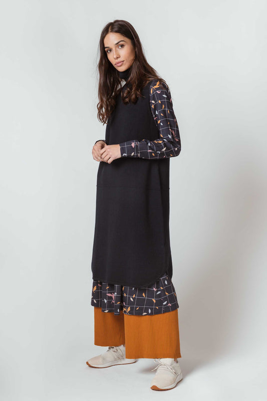 SKFK ERROXALI Ärmelloser Pullover mit hohem Halsausschnitt, aus glatter Bio-Baumwolle