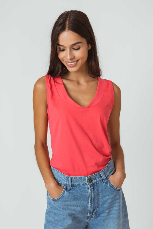 SKFK HAMABOST ärmelloses T-Shirt mit elegantem V-Ausschnitt. GOTS-zertifizierte Bio-Baumwolle. Pink