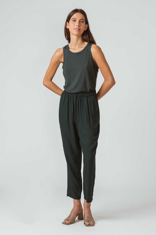 SKFK ALBIA Chino-Hose mit elastischem Bund und Eingrifftaschen (Women Trouser Dark Green)