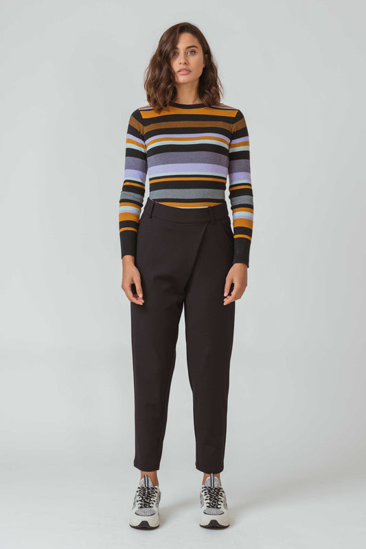 SKFK EZAMA Karottenhose aus bequemem Stretch-Stoff. Schwarz